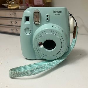 Fujifilm instax mini Polaroid camera